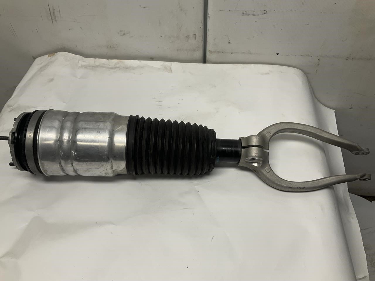 23-25 Maserati GranTurismo M189 Front Right Passenger Strut Shock Absorber T