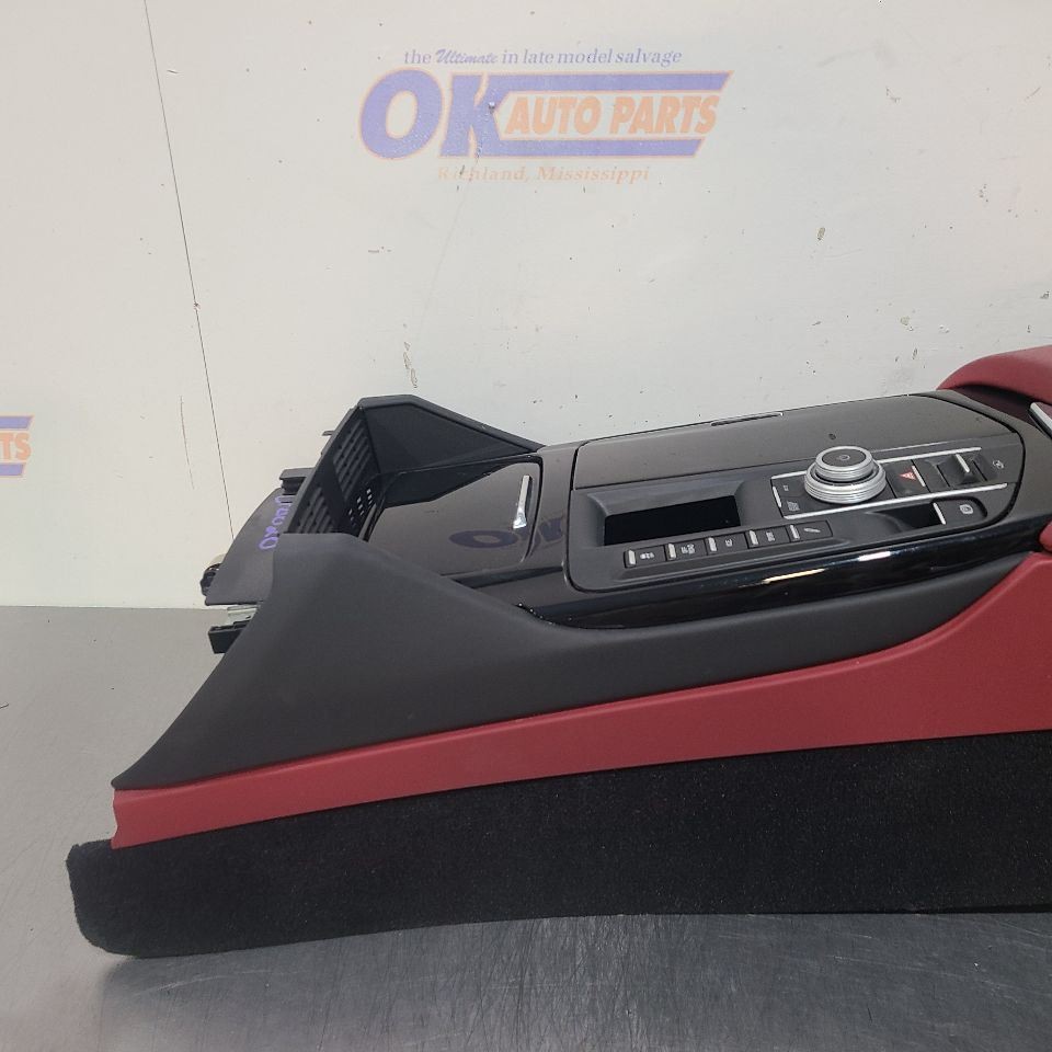 Maserati Levante 2022-2022 Center console