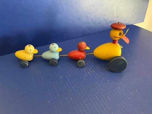 Vintage 1940s Fisher-Price Quacky Family Pull Toy Ma Duck with 3 Baby Ducks - Picture 2 of 10