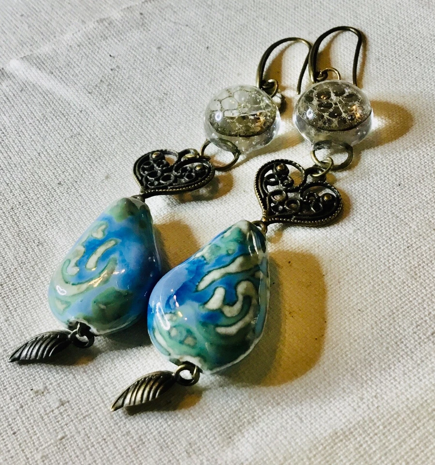 Flor Sagrada - Pendientes colgantes de cerámica y flor de loto real | Bronce antiguo Foto 3 de 4