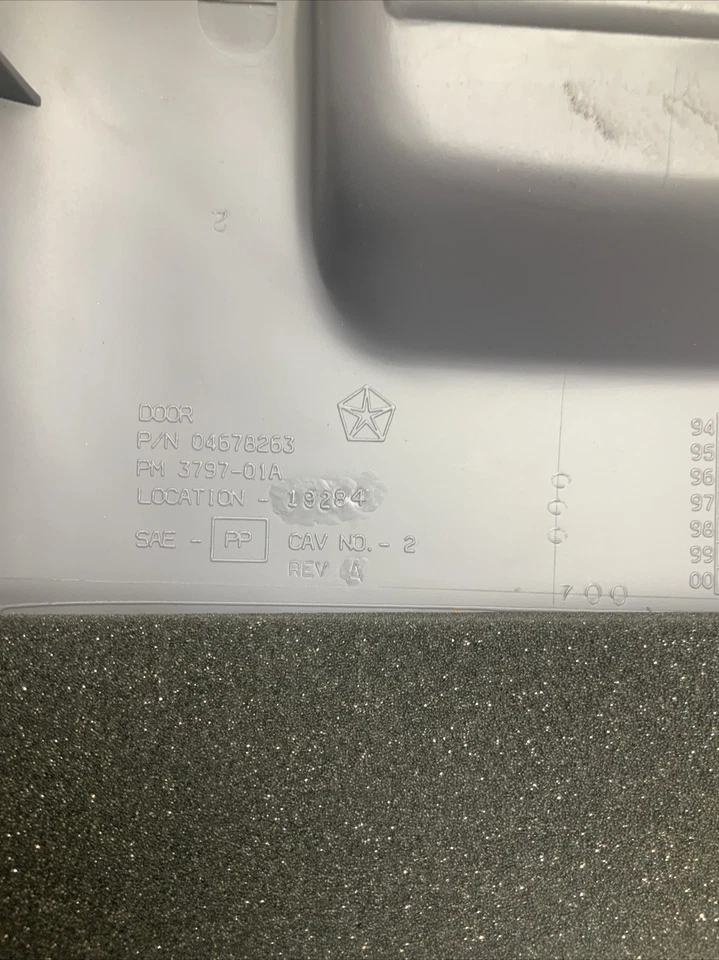 Chrysler Town & Country 1996 1998 1999 2000 puerta consola central 0RV47RC3AA OEM Foto 3 de 4