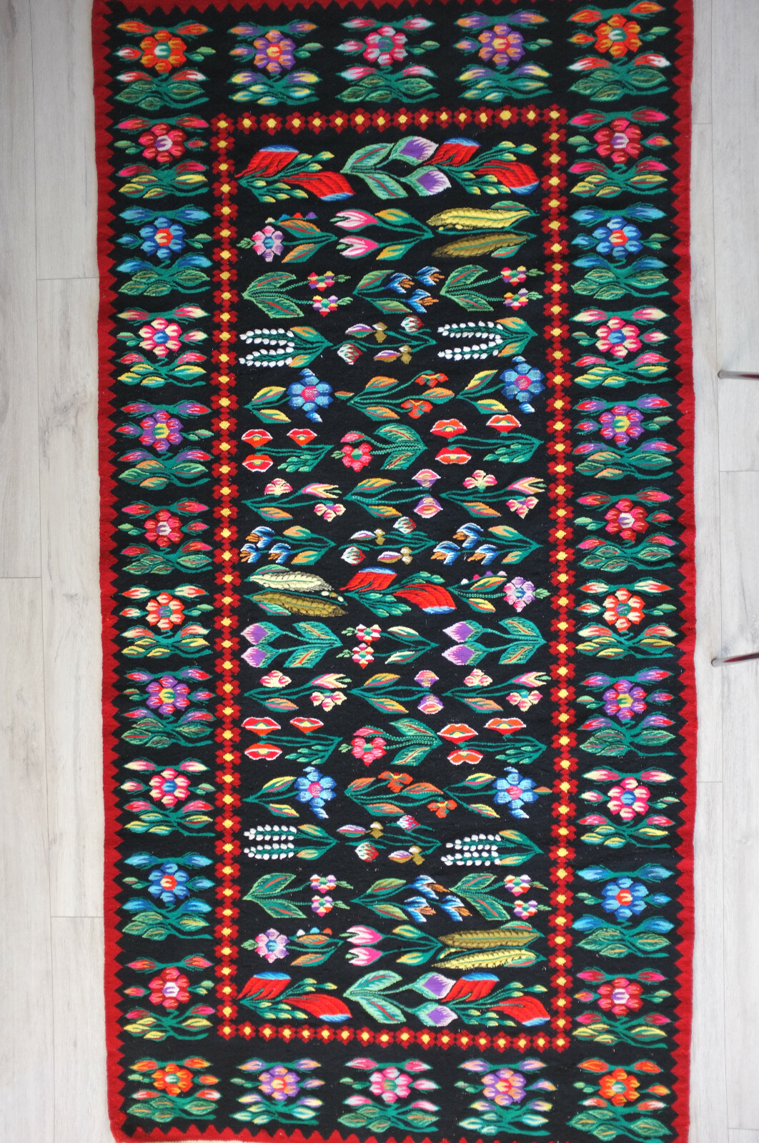 magique tapis roumain Oltenie floral Oltenia Romanian folk rug carpet