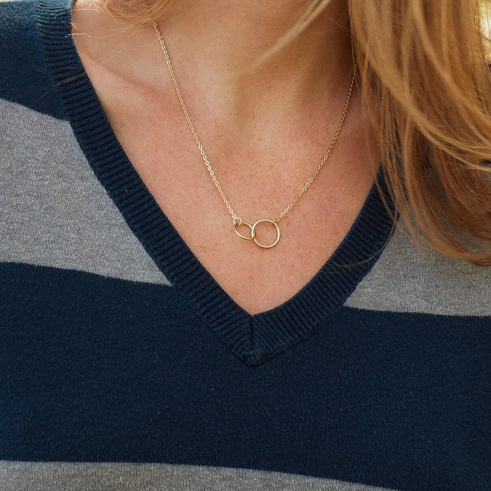 If Love Could Have Kept You Here | Collar Círculos Entrelazados | HECHO EN EE. UU. Foto 2 de 4