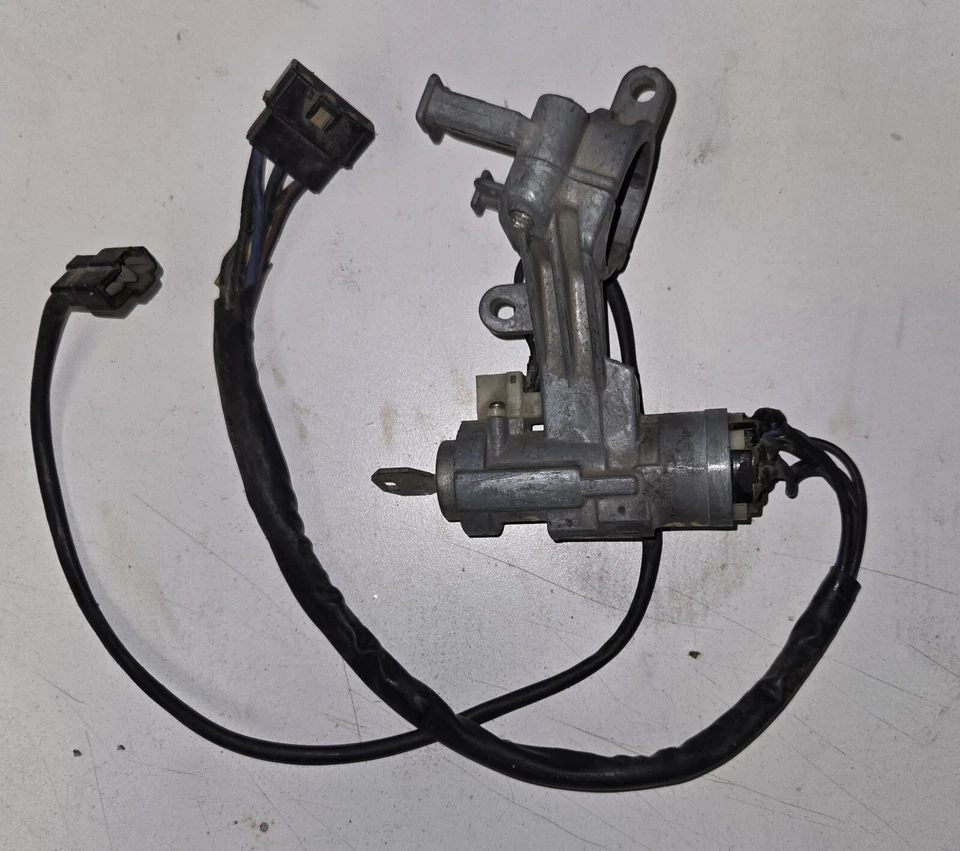 Cerradura de encendido OEM Mitsubishi Montero 84-90 otros ver Desc. Foto 2 de 4