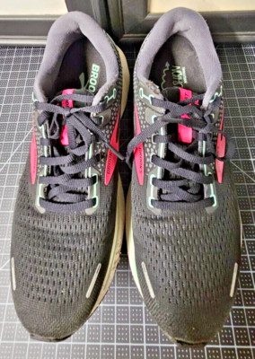 Brooks Ghost 14 women Sz 9.5M  black pink runing shoes 1203561B013