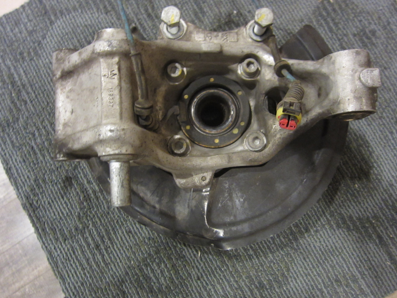 Maserati 4200 - LH Rear Wheel Hub Holder W/Bearing (Used) - P/N 183590