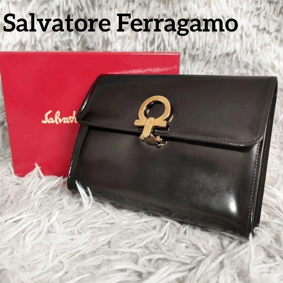 Ferragamo store gancini clutch