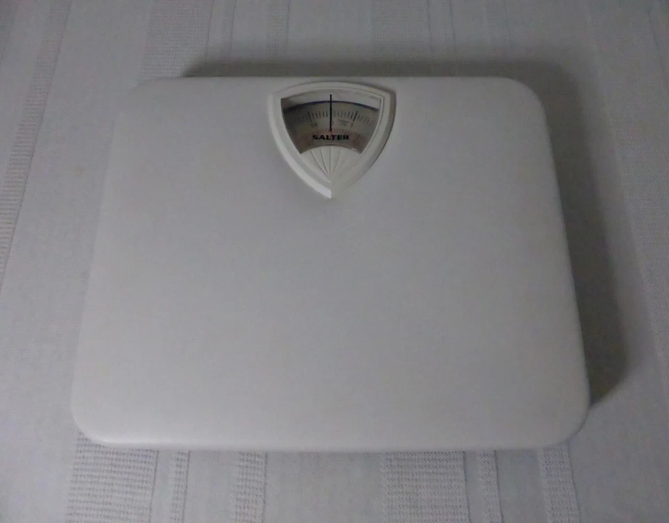 BALANZAS DE BAÑO SALTER Vintage vinilo acolchado blanco Max. 120kg Foto 4 de 4