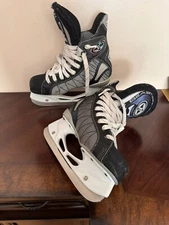 EASTON ULTRA LITE PRO ICE HOCKEY SKATES Youth Sz 4D Uni-Body Razor Bladz