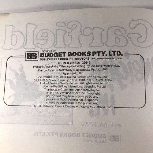 Garfield by Jim Davis Vintage Paperbacks x4 Weighs In Sports Star Irresistible + - Imagen 8 de 17