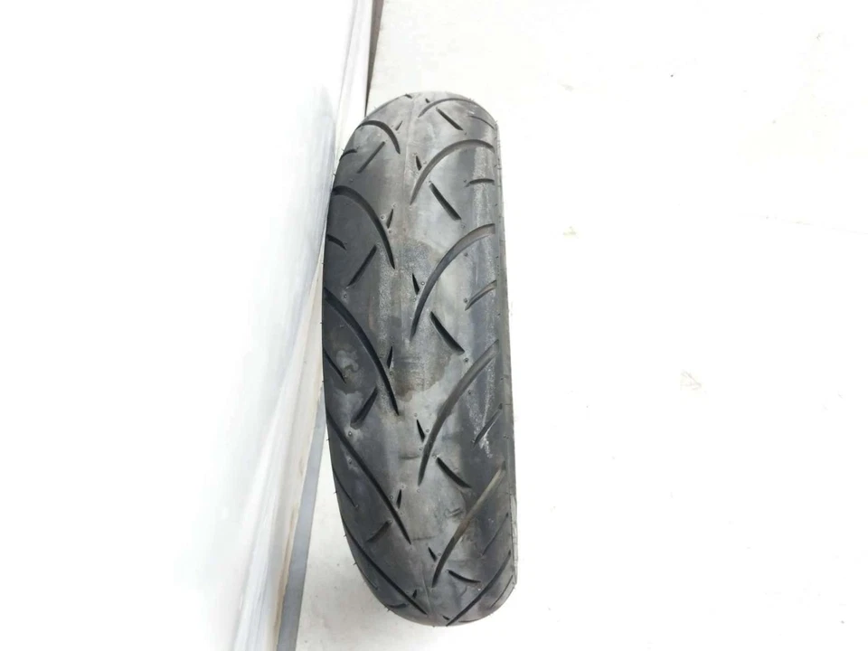 05 Kawasaki VN1600 Vulcan 1600 Classic Neumático Metzeler ME888 Marathon 170/70-16 Foto 4 de 4