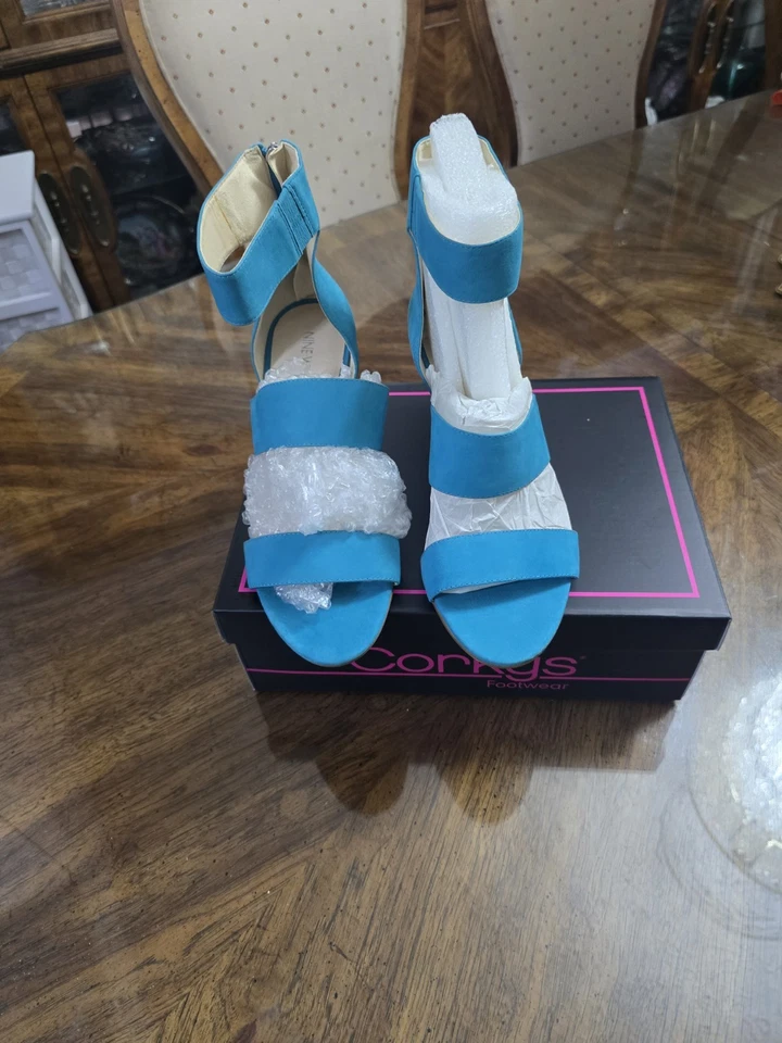 Sandálias anabela de camurça azul tamanho 10 Nine West. Novo sem caixa - Imagem 3 de 4