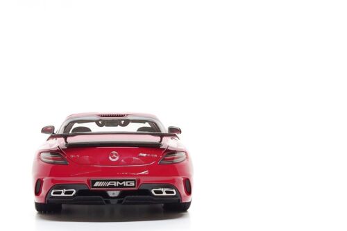 Minichamps 1:18 Mercedes-Benz SLS AMG Black Series in Mars Red - Picture 11 of 13