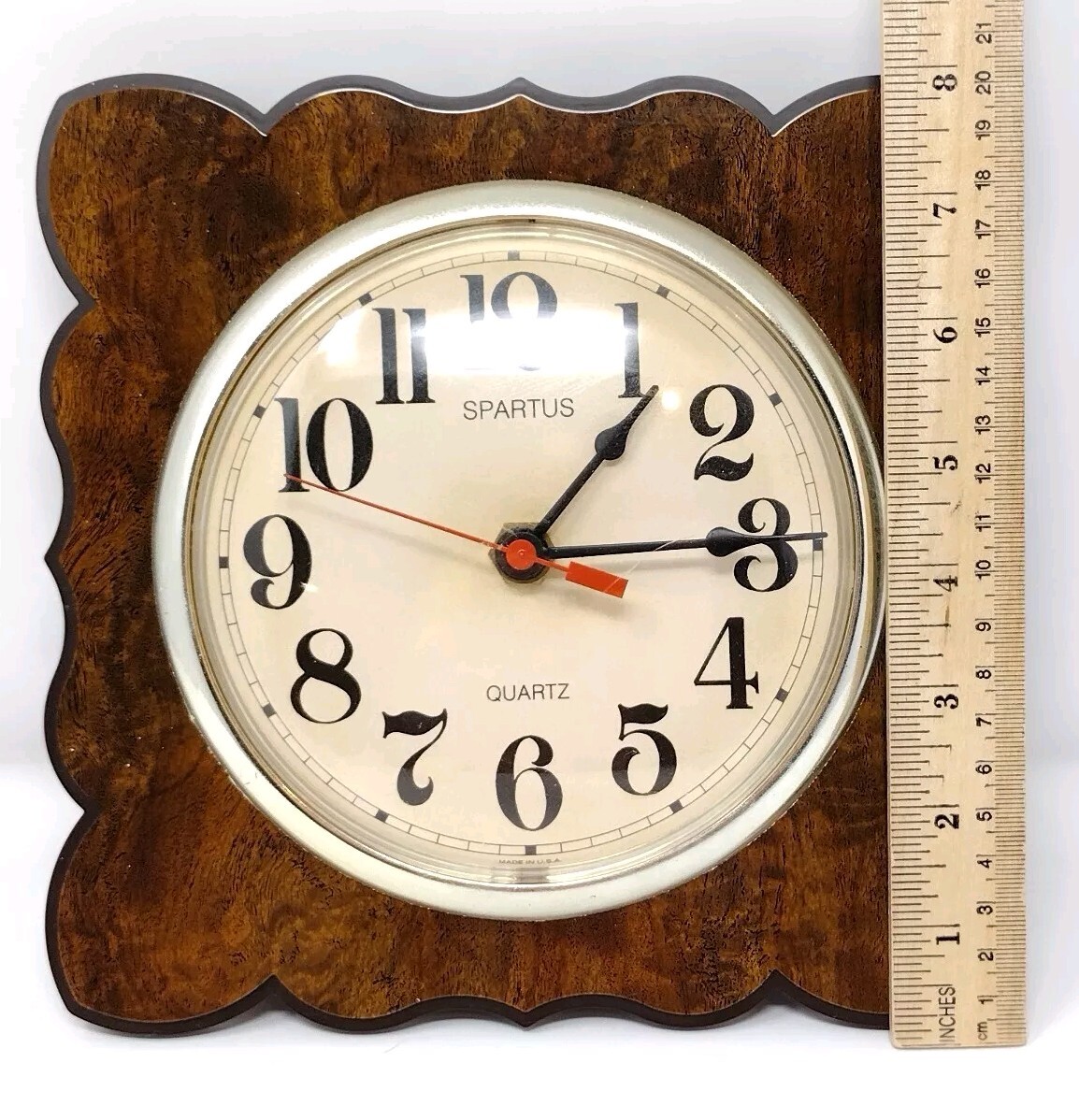 Vintage Spartus Faux Wood Wall Clock Retro Kitchen Granny Cottage Cabin Works 8"