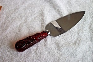 Avon-Red-Ruby-Glass-Cape-Cod-Pattern-Cake-Pie-Server-Lightly-Used