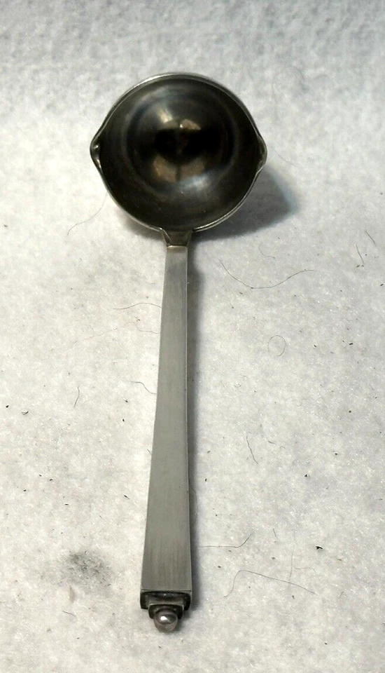 Cucharón de salsa de salsa de salsa de salsa Georg Jensen pirámide de plata esterlina de colección de 1930 de 5 1/8" de 2 caños Foto 4 de 4