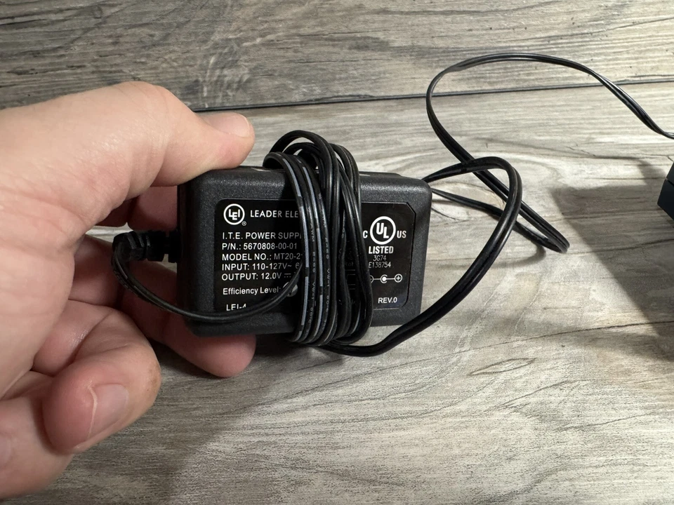 MOTOROLA Wireless Router GZ53347 DSL Ethernet 4 Port Bundle w/ Power Supply - Image 3 of 4