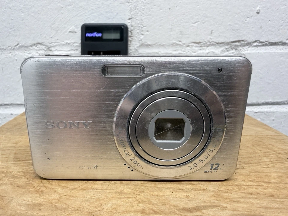 Sony Digital Camera Cybershot DSC-W350 14.1MP Silver TESTED - Image 2 of 4