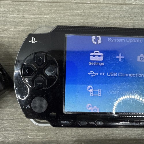 Sony PSP Playstation Portable PSP-1001 Bundle 2 Games 1 UMD Movie Charger & 1GB - Picture 3 of 17