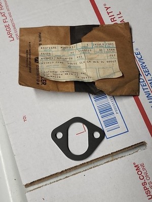 NOS CAT MITSUBISHI FUEL PUMP INSULATOR MOPAR P/N MD001112