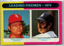 1975 Topps #313 1974 Leading Firemen (Terry Forster / Mike Marshall)