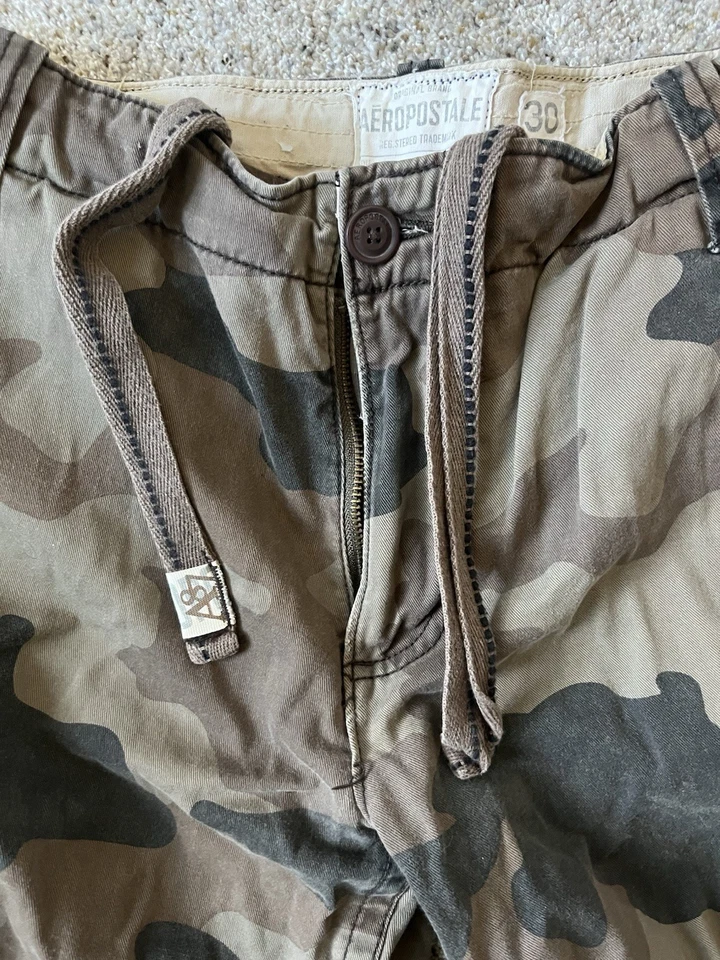 Pantalones cortos cargo Aeropostale vintage para hombre 30 pulgadas camuflaje con cordón Foto 3 de 3