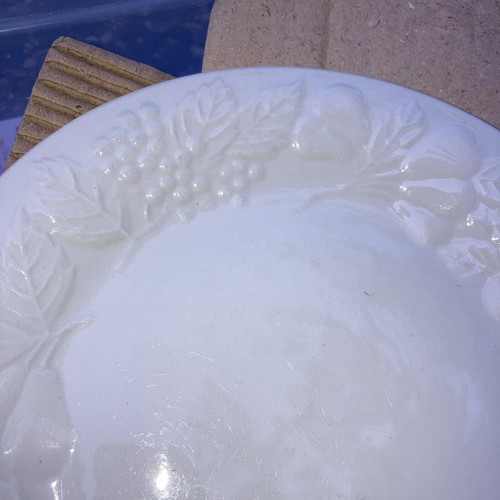 (x11 pcs) Gibson Housewares Salad Plates Embossed Raised Fruit Edge White 7 3/4” - Picture 5 of 11