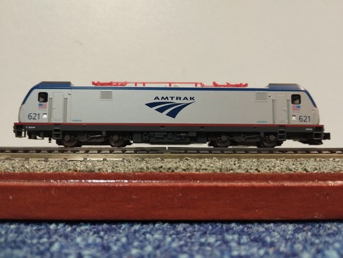 Kato N Gauge US Amtrak Diesel Electric locomotive. - Picture 5 of 6
