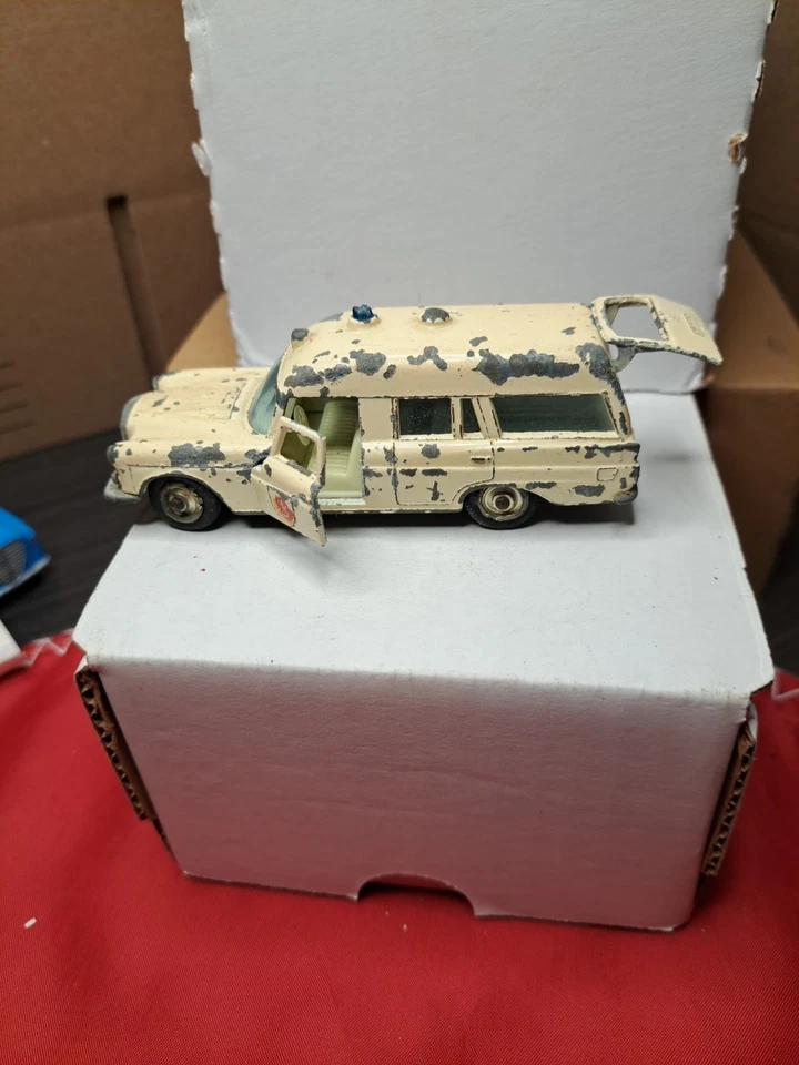 Ambulancia Lesney Matchbox King Size K-6 Mercedes Benz “binz” Foto 3 de 4