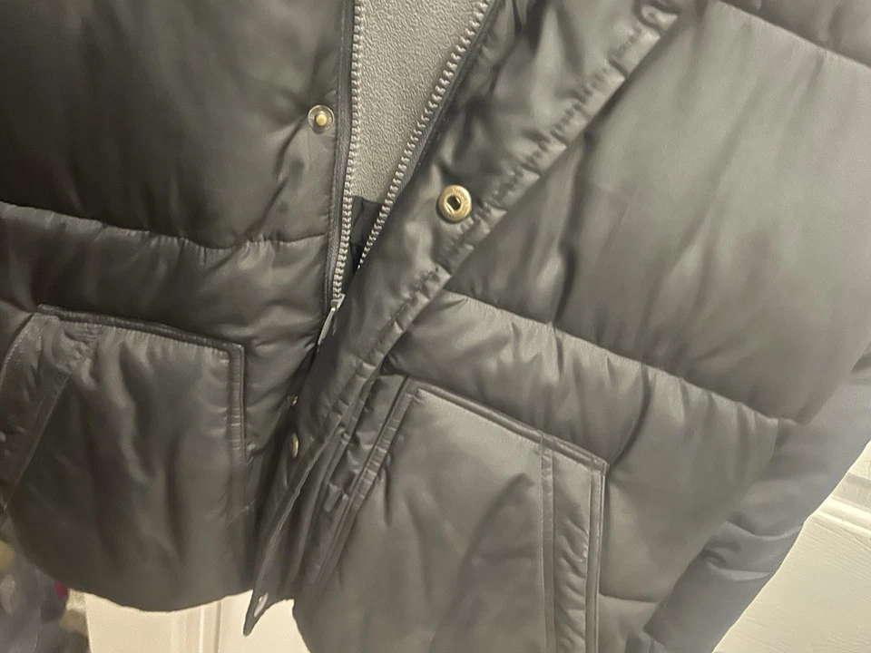 Hollister Black Puffer Jacket - Medium -  Great Condition - Image 4 of 4