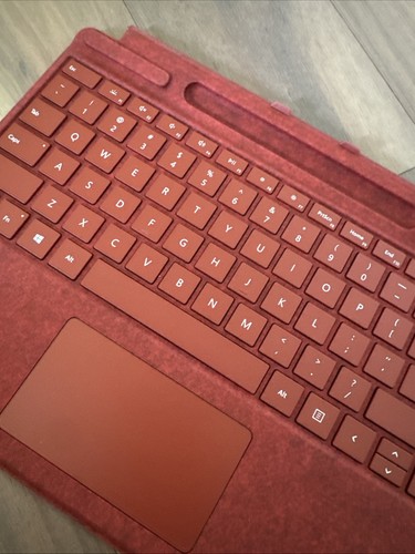 Microsoft Red Surface Signature Type Cover Keyboard / 2015 / 8XA-00001 - Picture 2 of 3