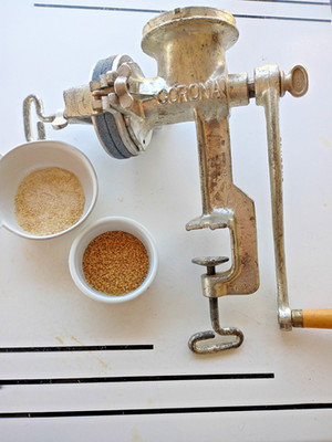 Heavy Corona Landers Hand Crank Grain Wheat Corn Mill Grinder Vintage tested