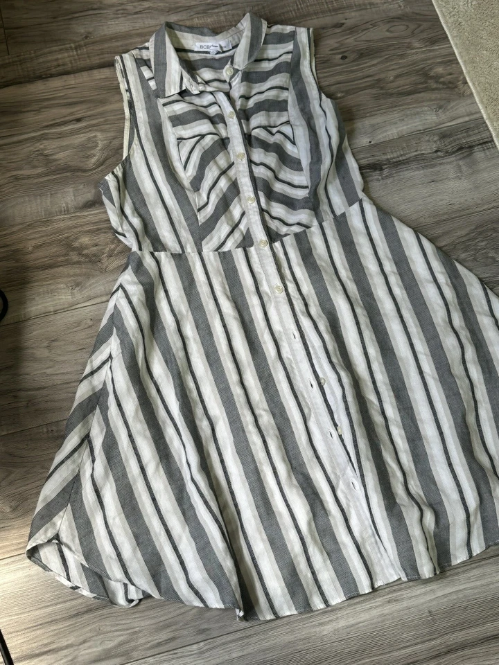 Vestido BCBG Generation listrado com colarinho sem mangas abotoado branco tamanho 12 - Imagem 3 de 4