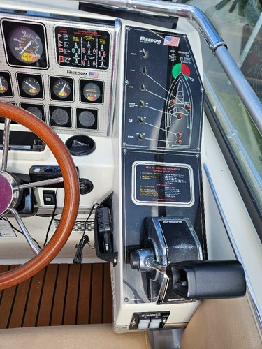 Motorboot Four Winns Freedom 220 SL - Bild 11 von 24