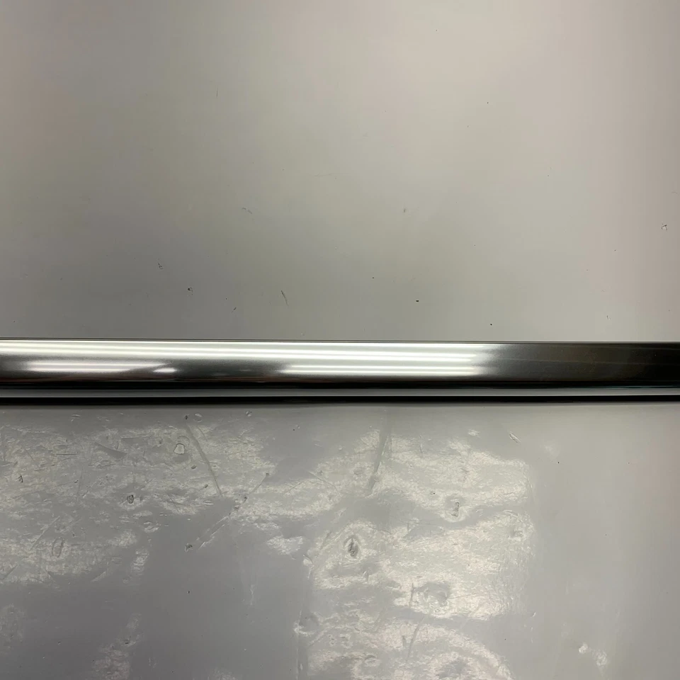 2015 - 2018 Mercedes Benz C300 Front Left Door Window Belt Molding A2057201924 - Image 4 of 4