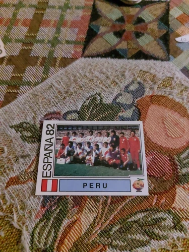 Figurina Panini Mondiali Calcio Spagna Espana 82 n. 73 Squadra Del Perù