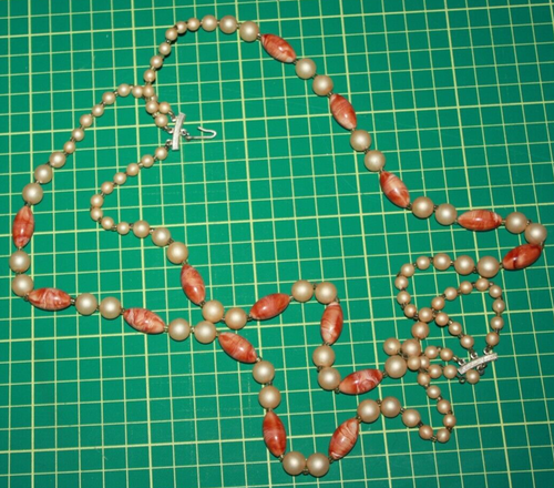 Lot of 2 Costume Jewelry Necklaces - Picture 3 of 3