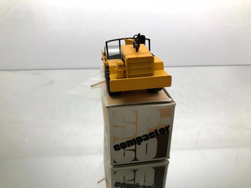 NZG 157 INGERSOLL-RAND SP-60 COMPACTOR ROLLER -YELLOW 1:50- GOOD IN BOX - Picture 5 of 7