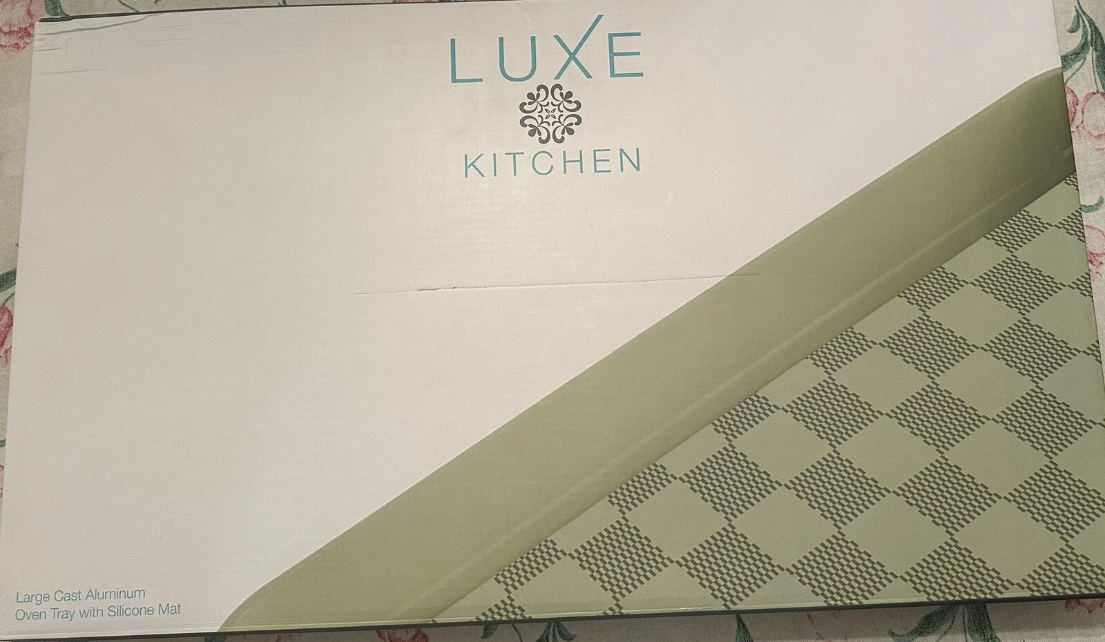 Luxe Kitchen Large Cast Aluminum Oven Tray with Silicone Mat