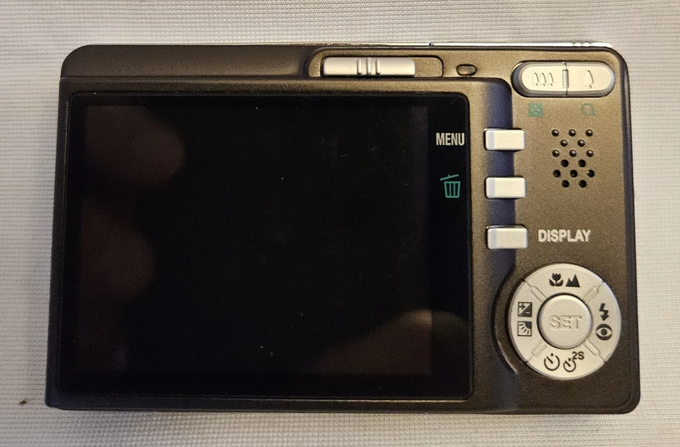 Sanyo VPC T700 7.0MP Digital Camera - Brown Tested Works Needs battery - Image 3 of 4