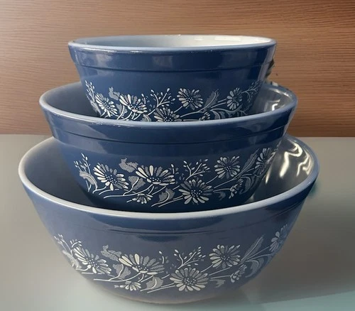 Vintage Pyrex Colonial Mist Blue Mixing Bowl Set 401, 402, 403. Great Condition