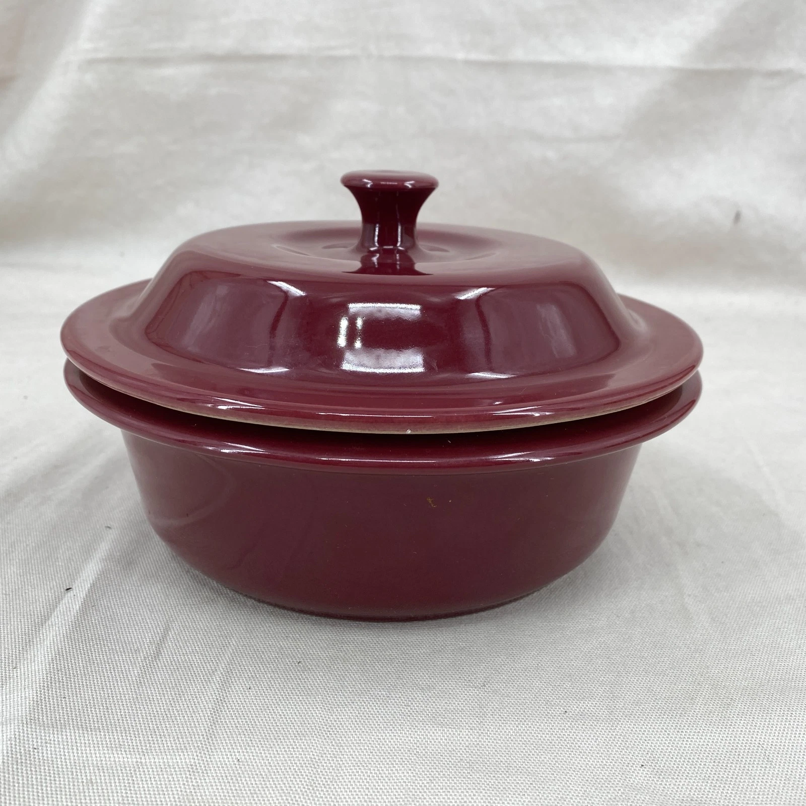 Pampered Chef Stoneware Lid Covered Casserole Dish 6 Cup/1.5L Dark Cranberry