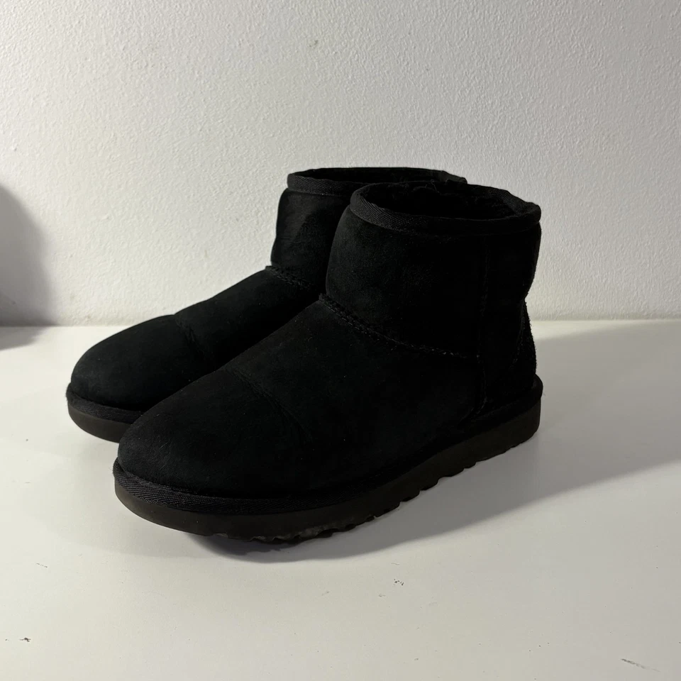 UGG Classic Mini II, foto 2 di 5