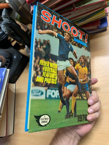 1975 "SHOOT ANNUAL 1976" UK FOOTBALL SOCCER ANNUAL HARDBACK BOOK (P4) - Picture 3 of 16