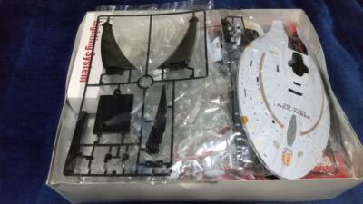 Star Trek 1/850 U.S.S. VOYAGER NCC-74656 Plastic Model Kit made by