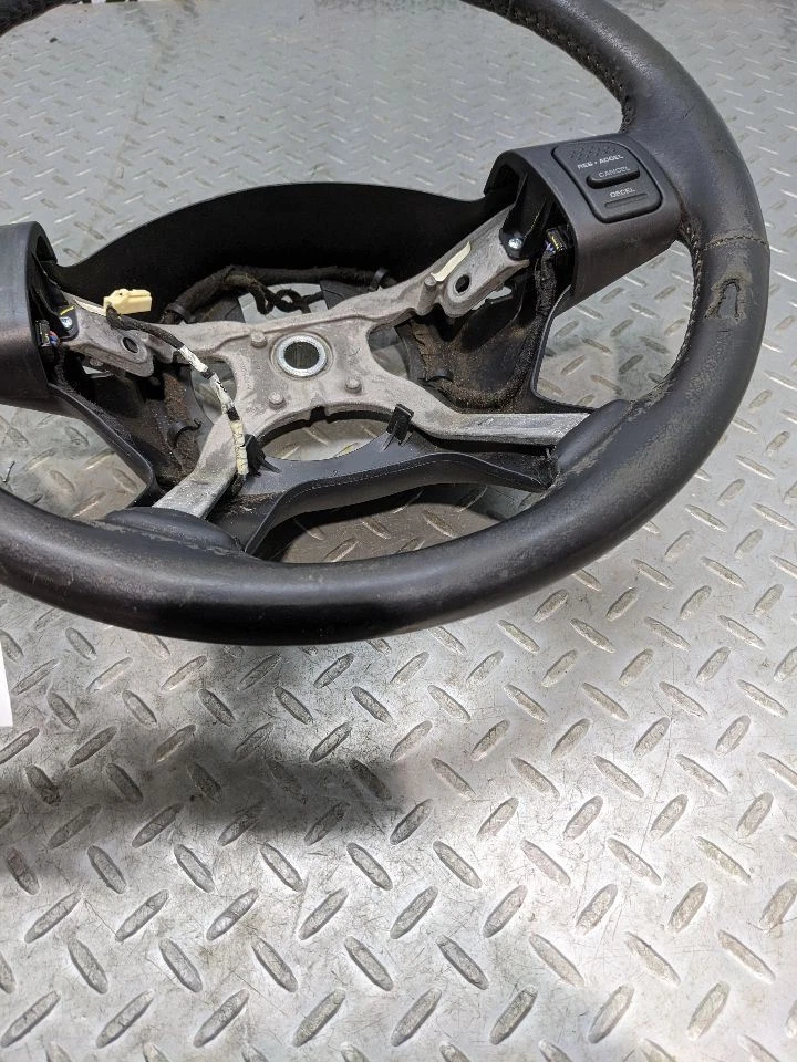 2003 - 2007 Jeep Liberty Leather Steering Wheel (OEM) Black w/ Cruise Co 1143278 - Image 4 of 4