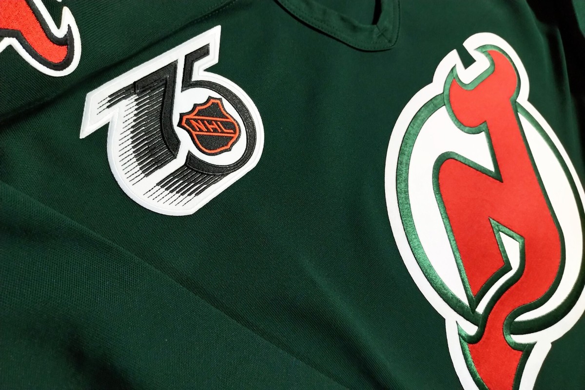 PRO-56 NJ DEVILS NHL 75th & 10th ANNIVERSARY ++ X-MAS CCM PRO-56 NJ DEVILS NHL 75th & 10th ANNIVERSARY ++ X-MAS CCM