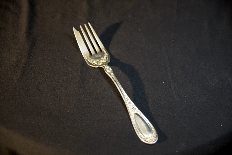 Tenedor para servir carne Wallace 1835 flor Foto 2 de 3