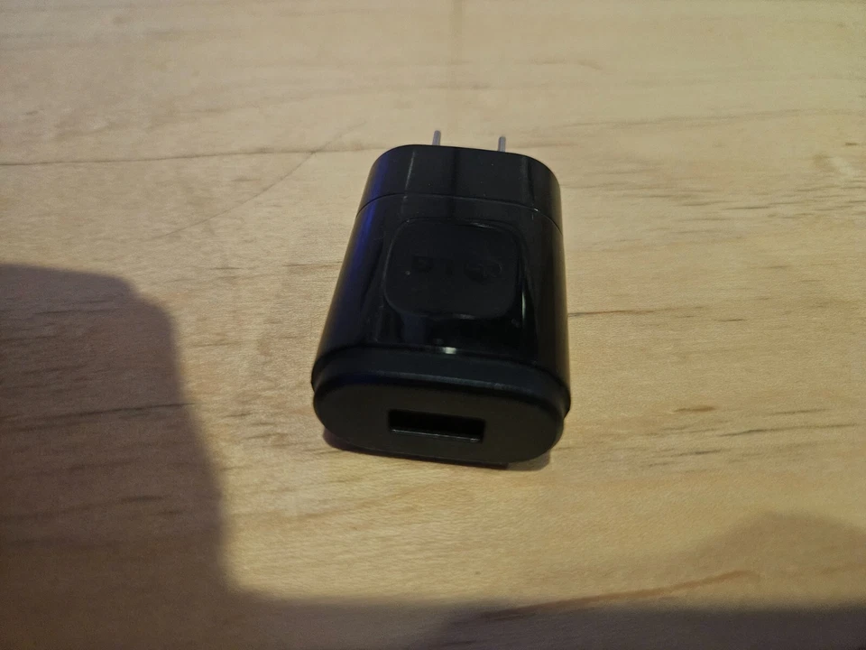 LG Travel USB Home Wall Charger Head Adapter MCS-02WR Single 5V/0.85A Black - Image 3 of 4