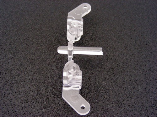 Bloques de dirección delanteros transparentes clásicos Team Associated 6004 RC10CC se adaptan a vintage NUEVO - Imagen 3 de 3